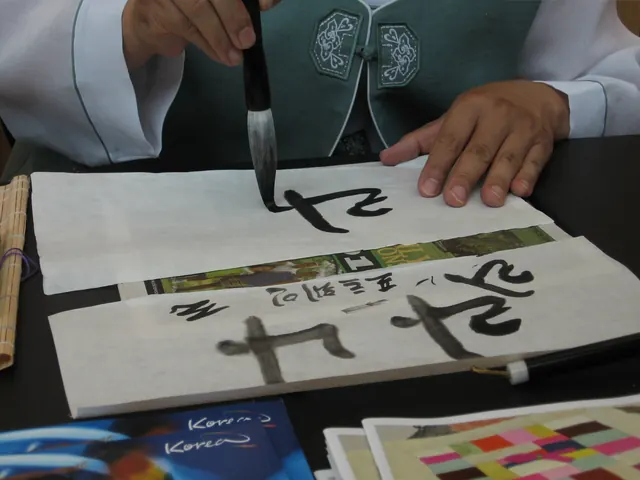 붓과 먹으로 쓴 한글 서예